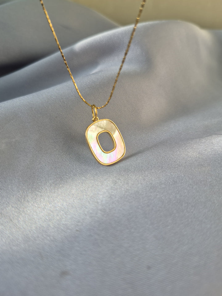 عقد صدف طبيعي (اطار مربع)