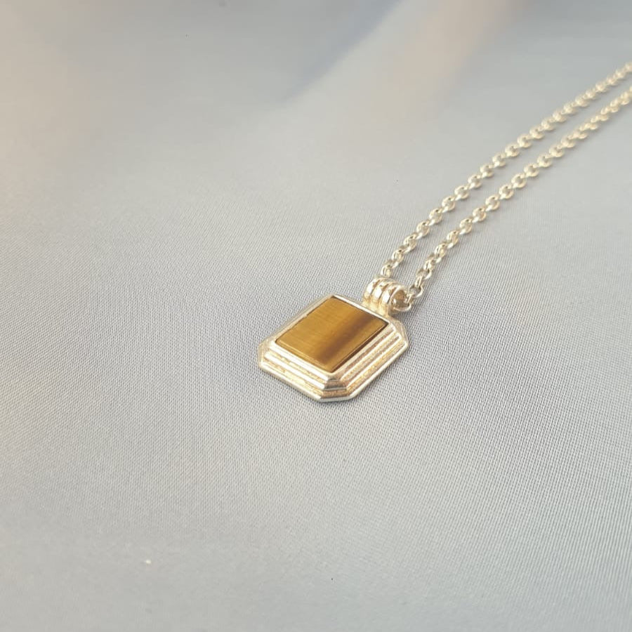 قلادة عين النمر | Tiger eye necklace
