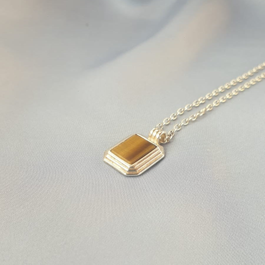 قلادة عين النمر | Tiger eye necklace