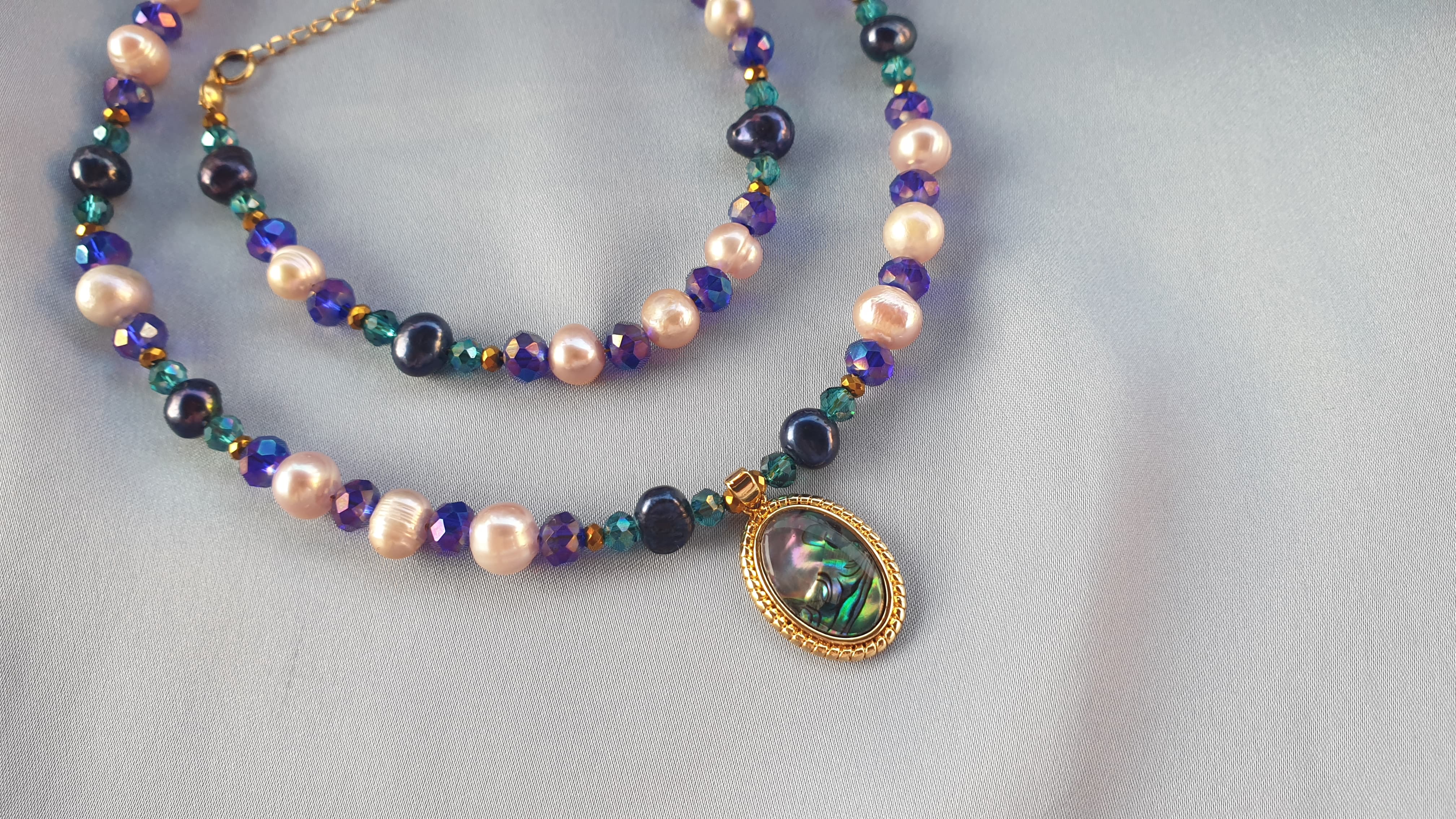 عقد كريستال لؤلؤ وصدف الابالون