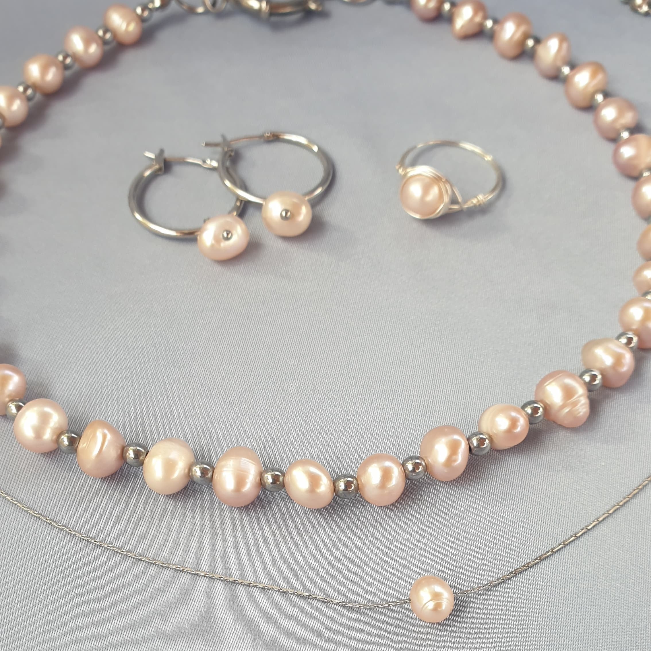 اقراط لؤلؤ زهري | Pink pearl earring