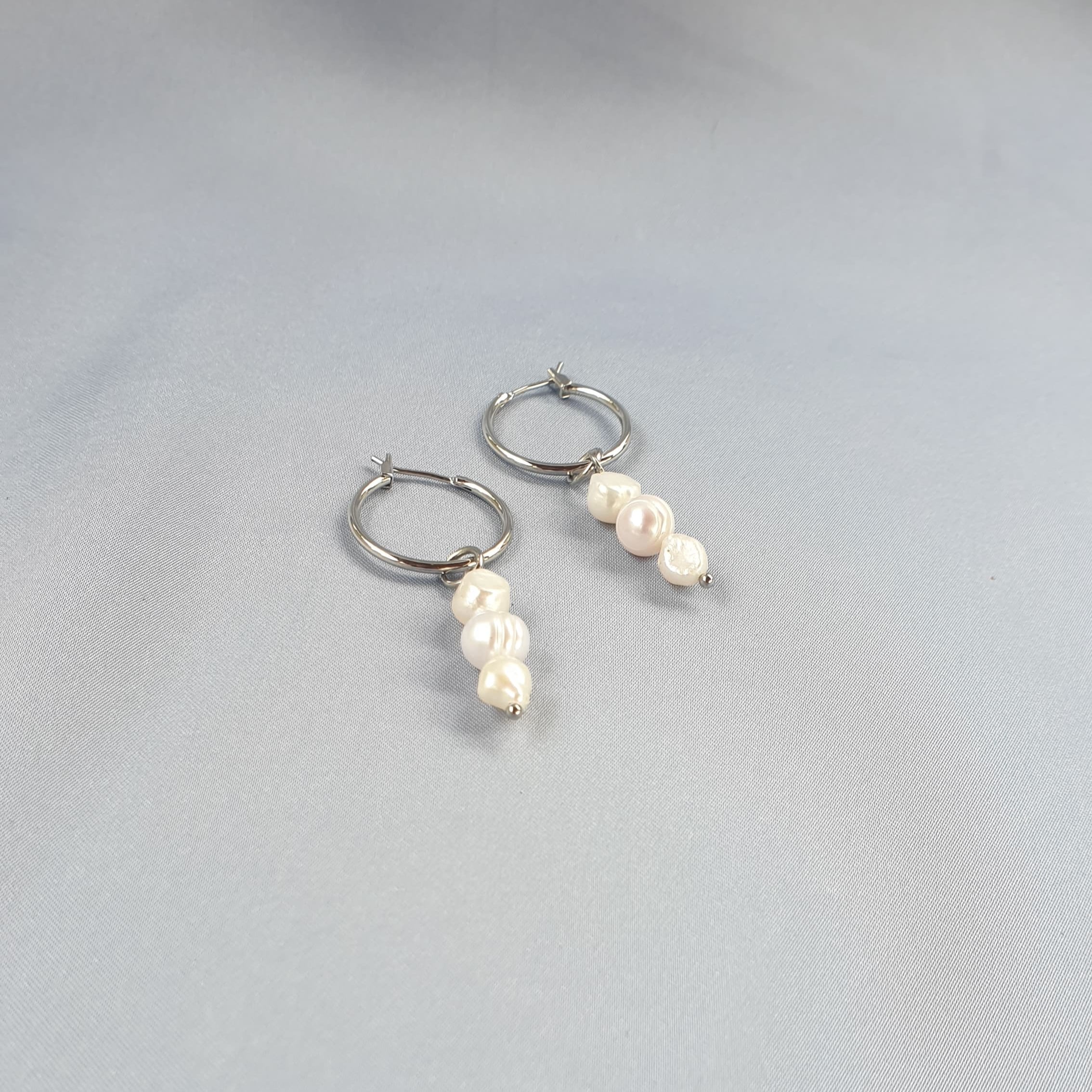 3 Pearls earrings | أقراط لؤلؤ 3 حبات