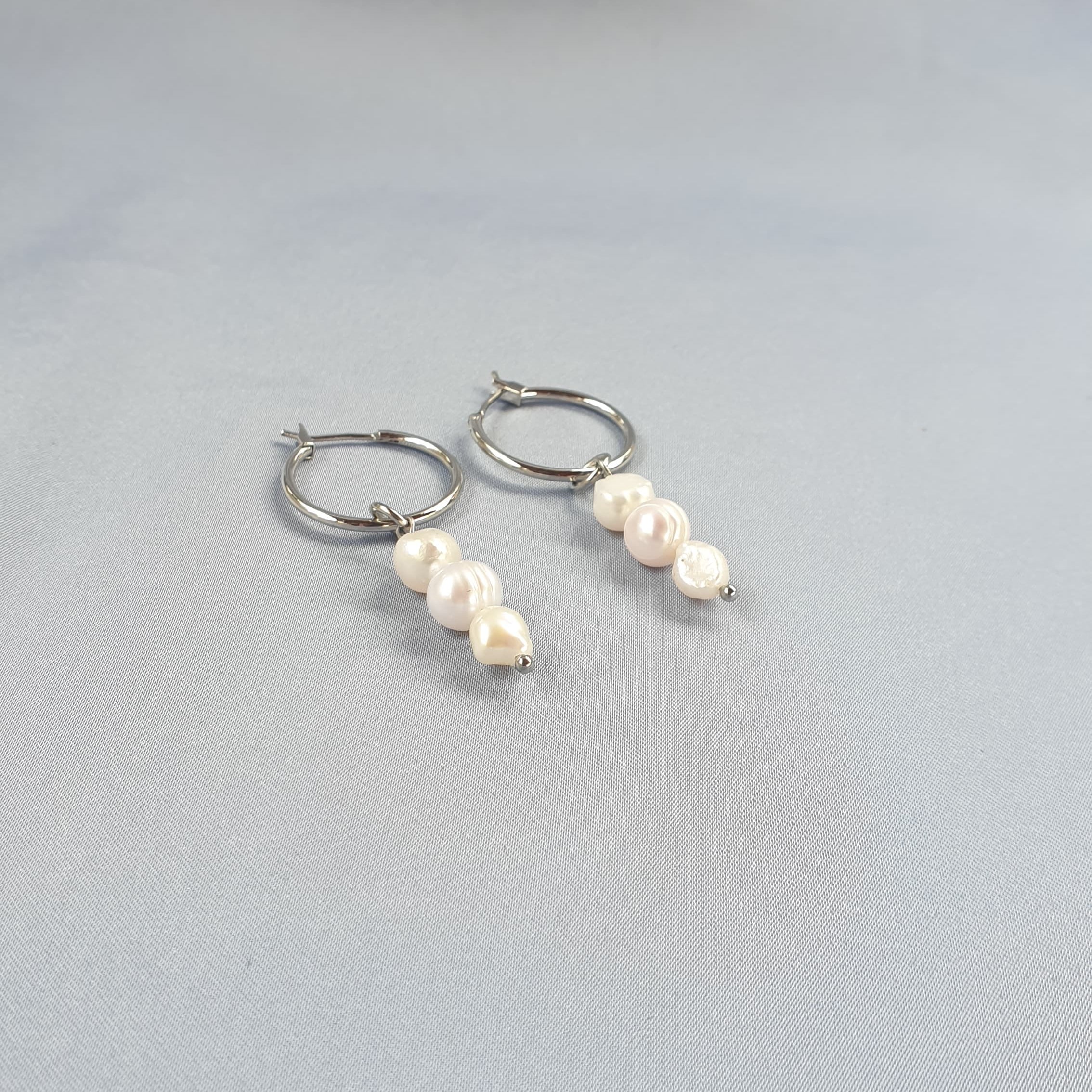 3 Pearls earrings | أقراط لؤلؤ 3 حبات