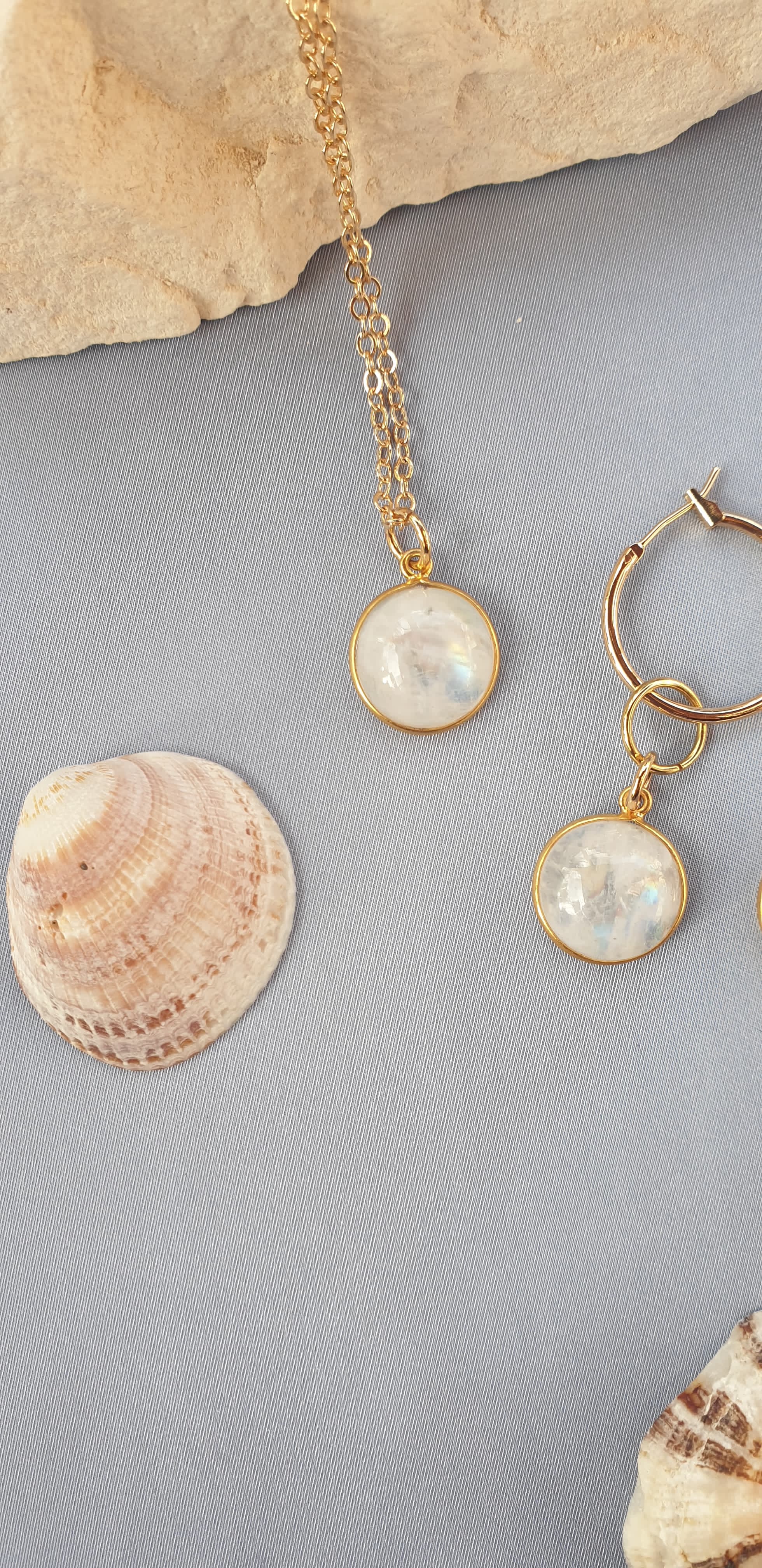 سنسال حجر القمر إطار ذهبي | Moonstone Necklace Gold Frame