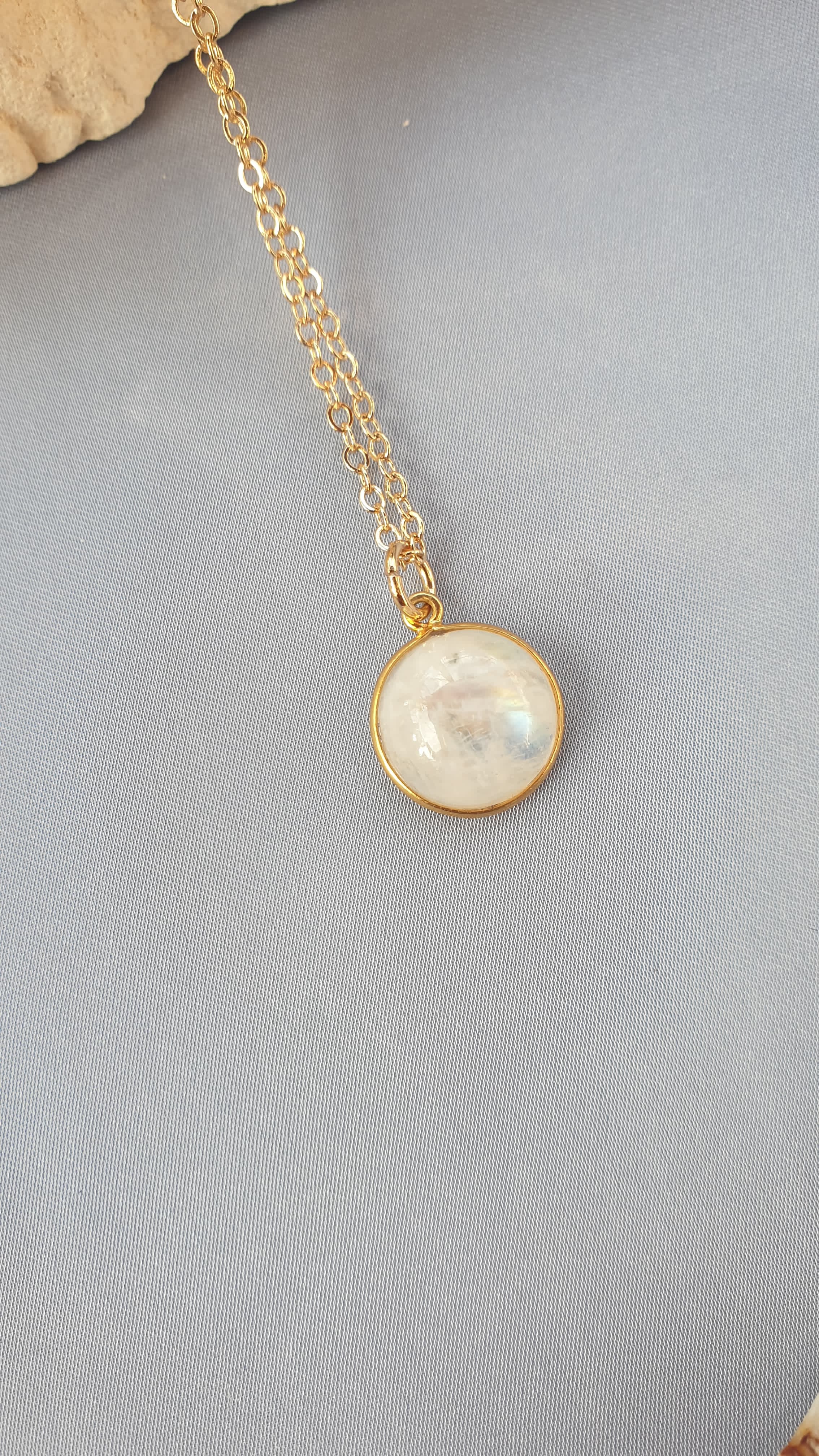 سنسال حجر القمر إطار ذهبي | Moonstone Necklace Gold Frame