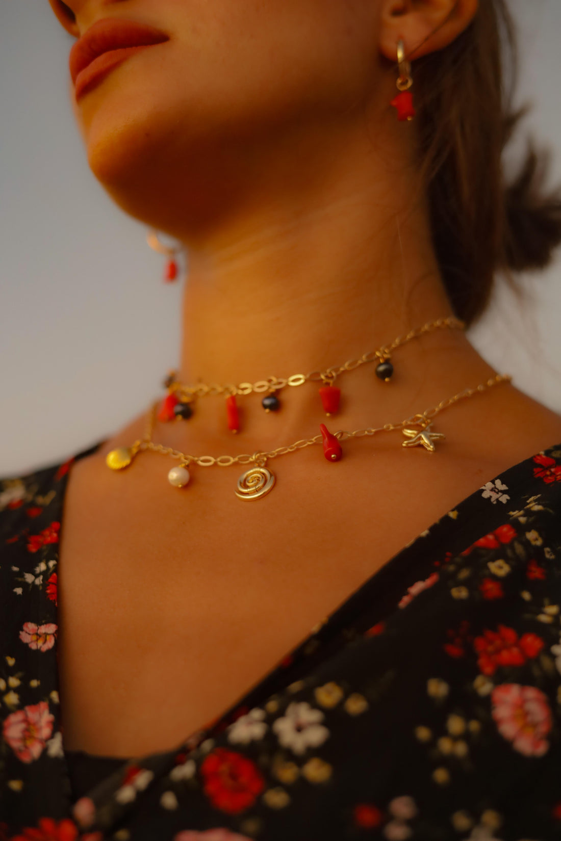 عقد عناق اللؤلؤ والمرجان | Pearl and Coral Embrace Necklace