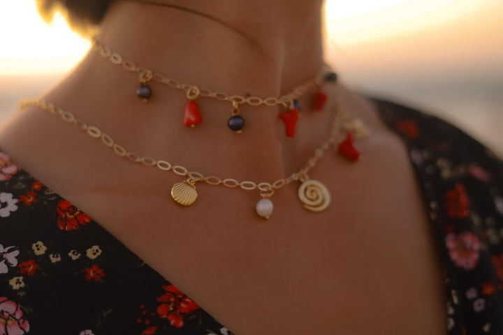 عقد عناق اللؤلؤ والمرجان | Pearl and Coral Embrace Necklace