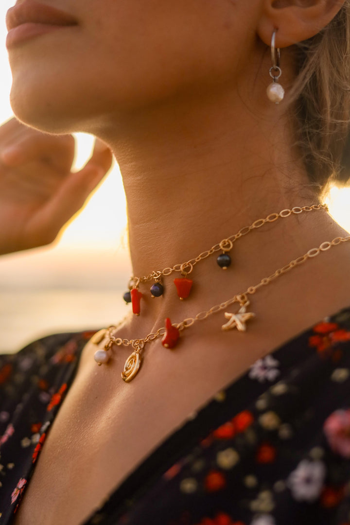 عقد عناق اللؤلؤ والمرجان | Pearl and Coral Embrace Necklace