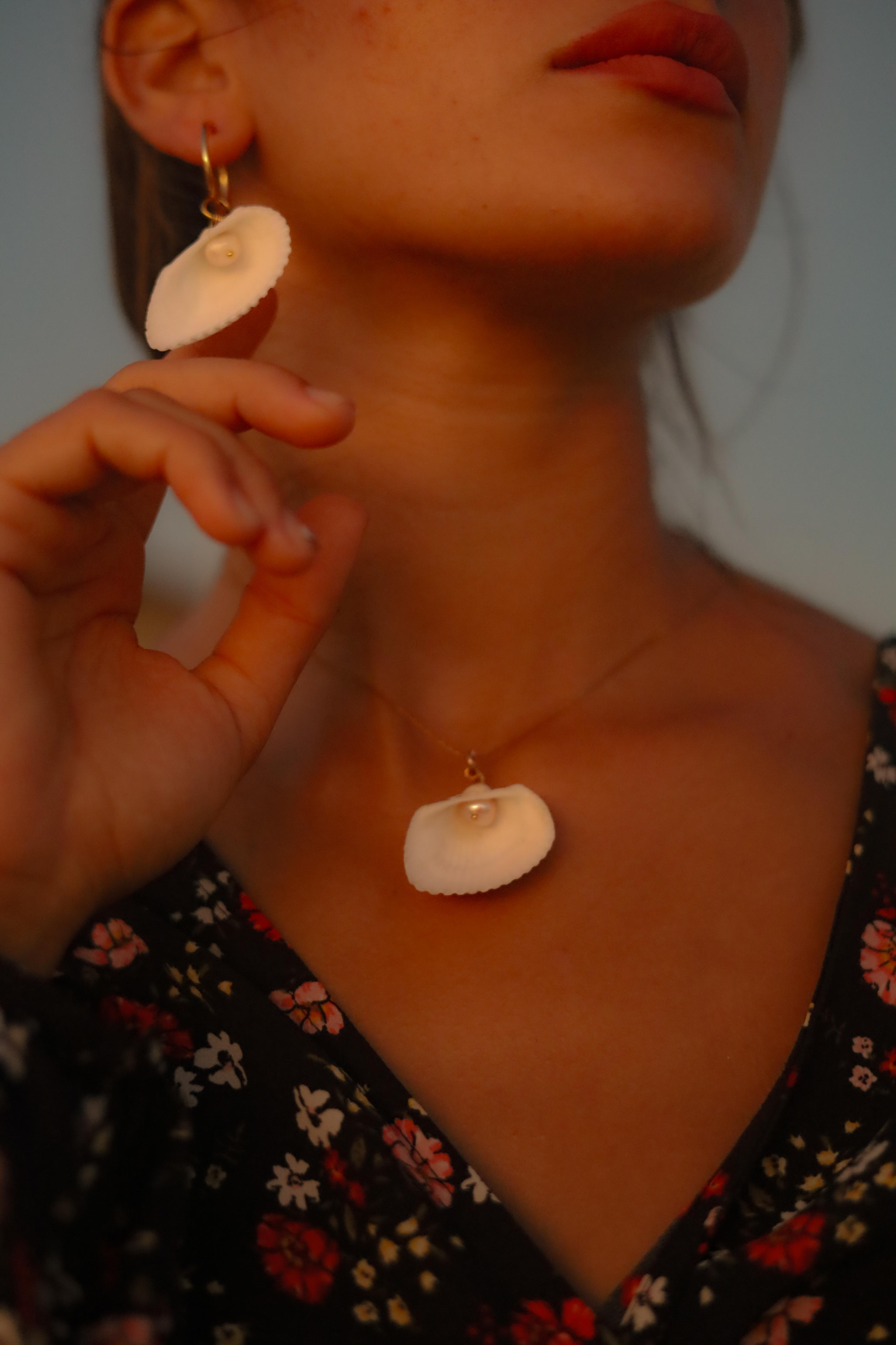 طقم عقد واقراط الامواج | Waves necklace and earrings set