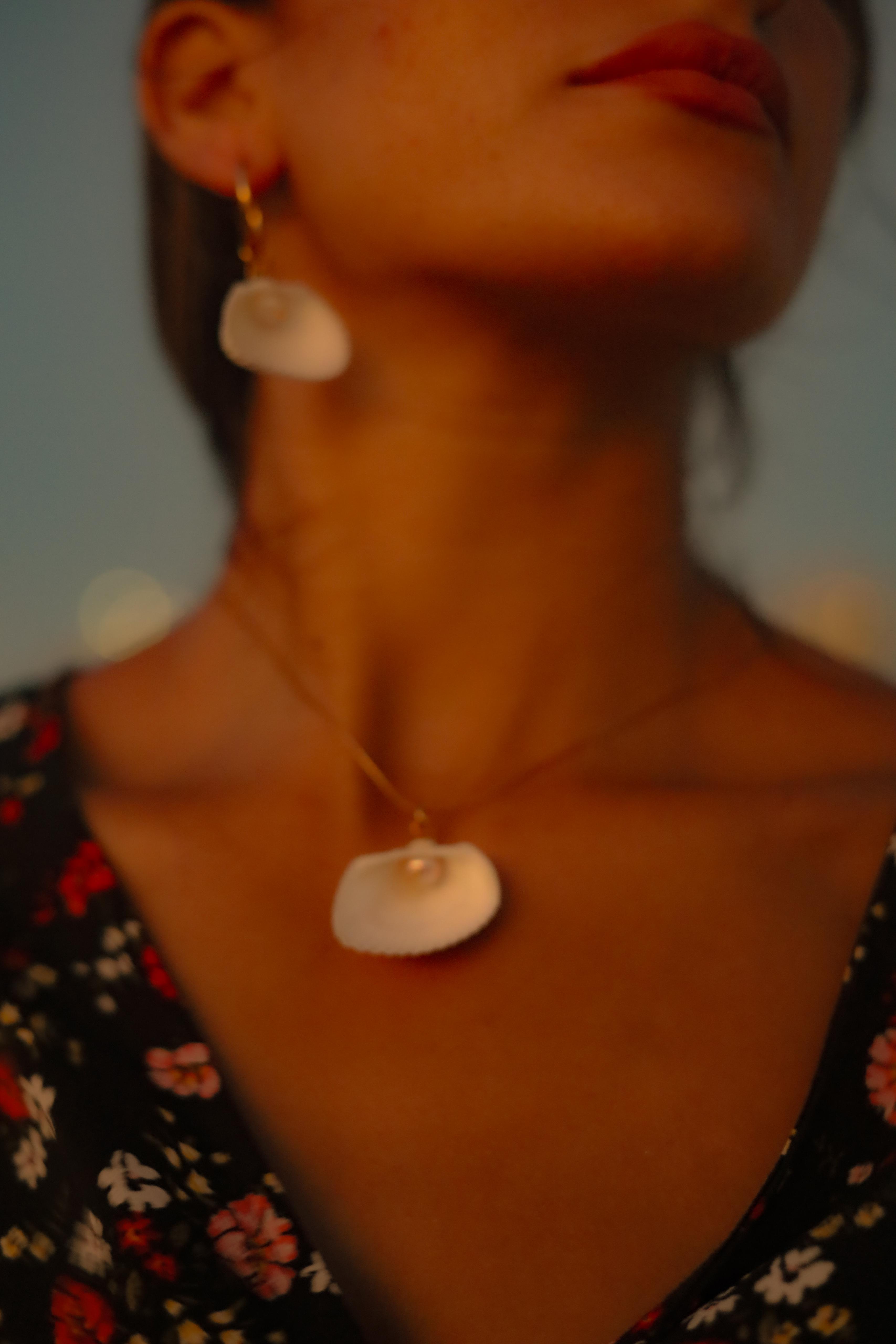 طقم عقد واقراط الامواج | Waves necklace and earrings set