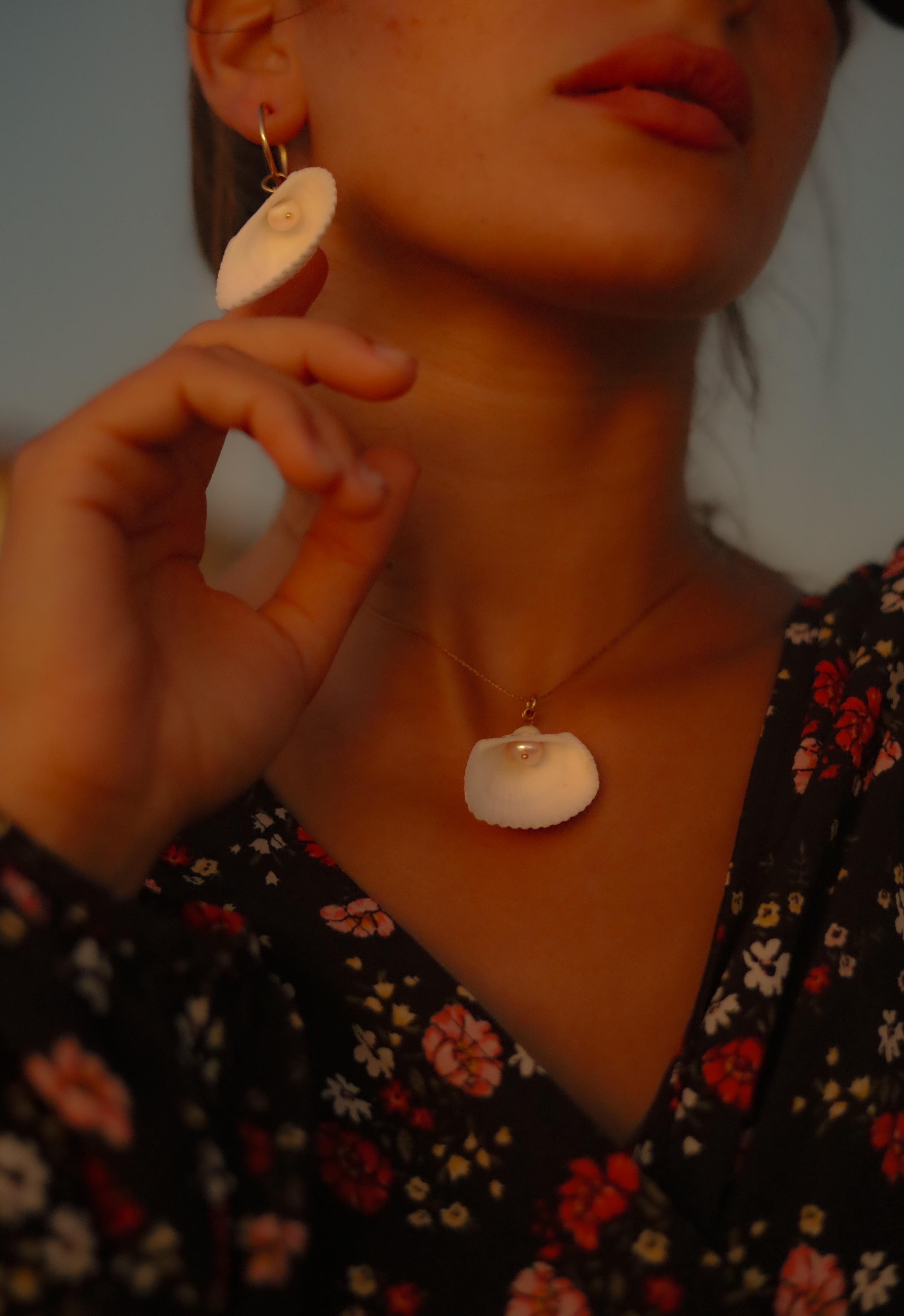 طقم عقد واقراط الامواج | Waves necklace and earrings set