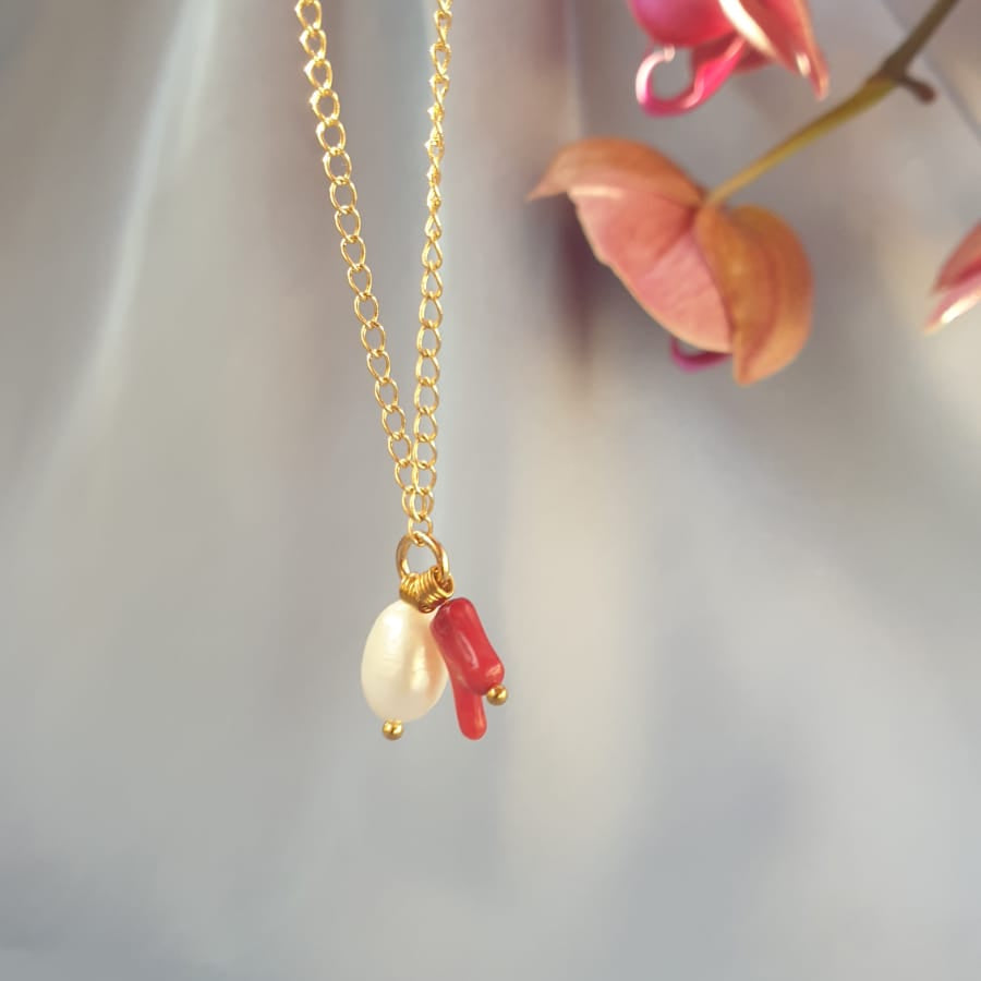 عقد لؤلؤ ومرجان | Pearl and coral necklace