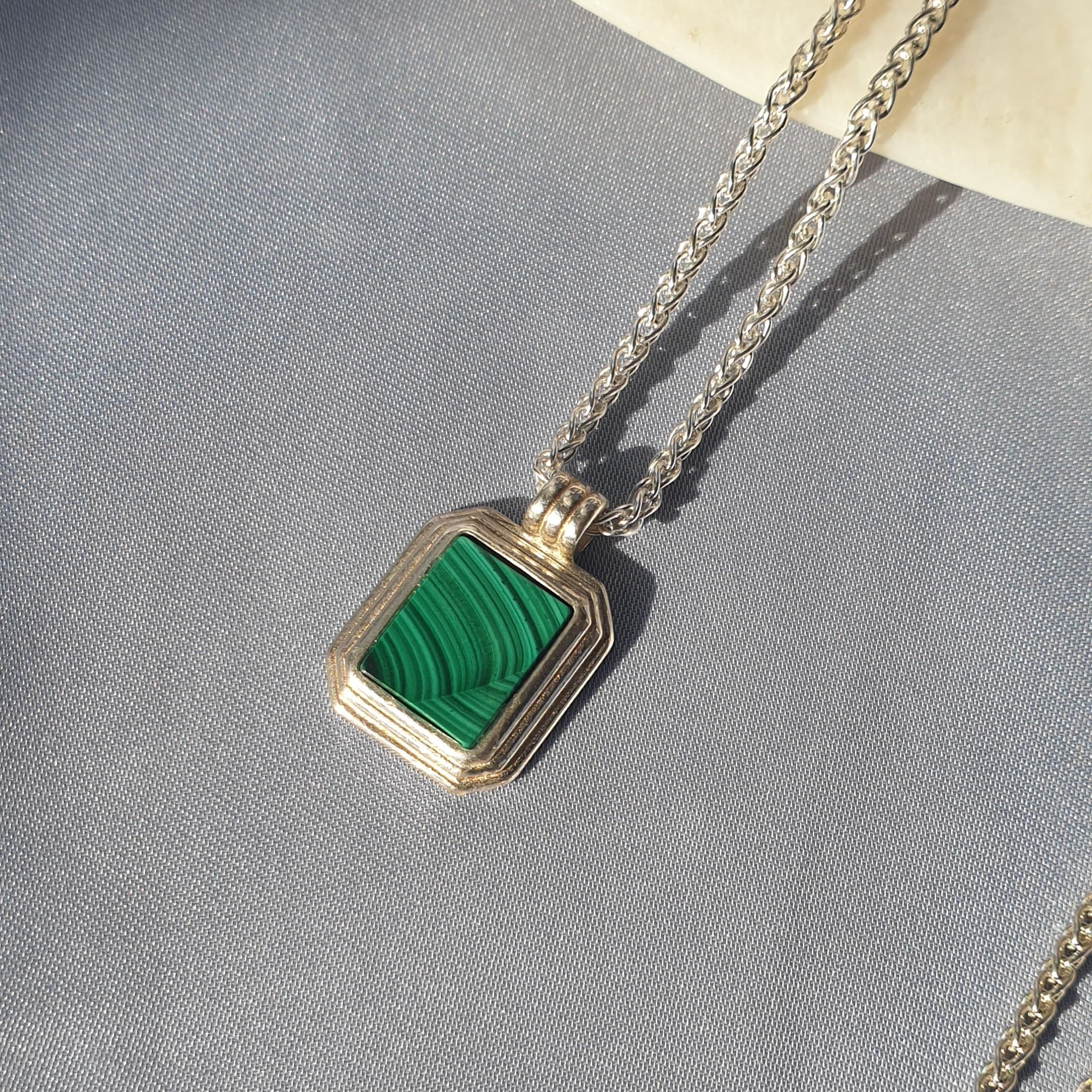 قلادة حجر الملآكيت | Malachite necklace